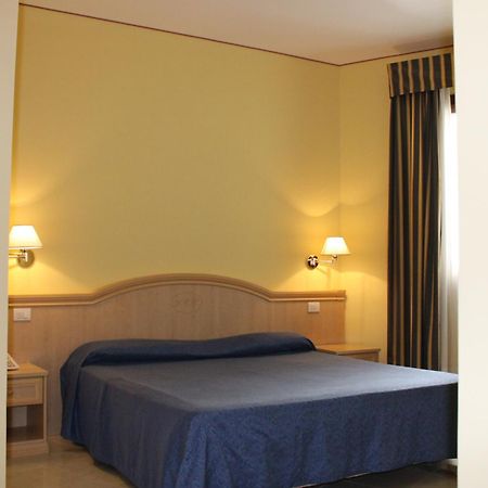 פנטלריה Yacht Marina Hotel מראה חיצוני תמונה