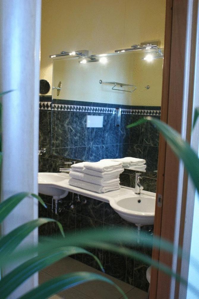 פנטלריה Yacht Marina Hotel מראה חיצוני תמונה
