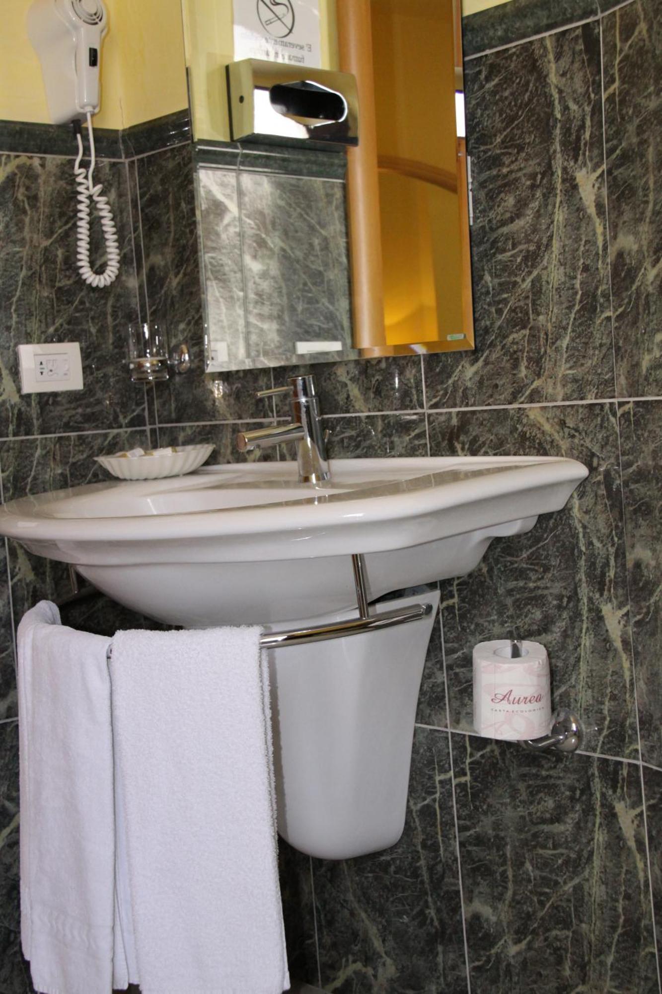 פנטלריה Yacht Marina Hotel מראה חיצוני תמונה