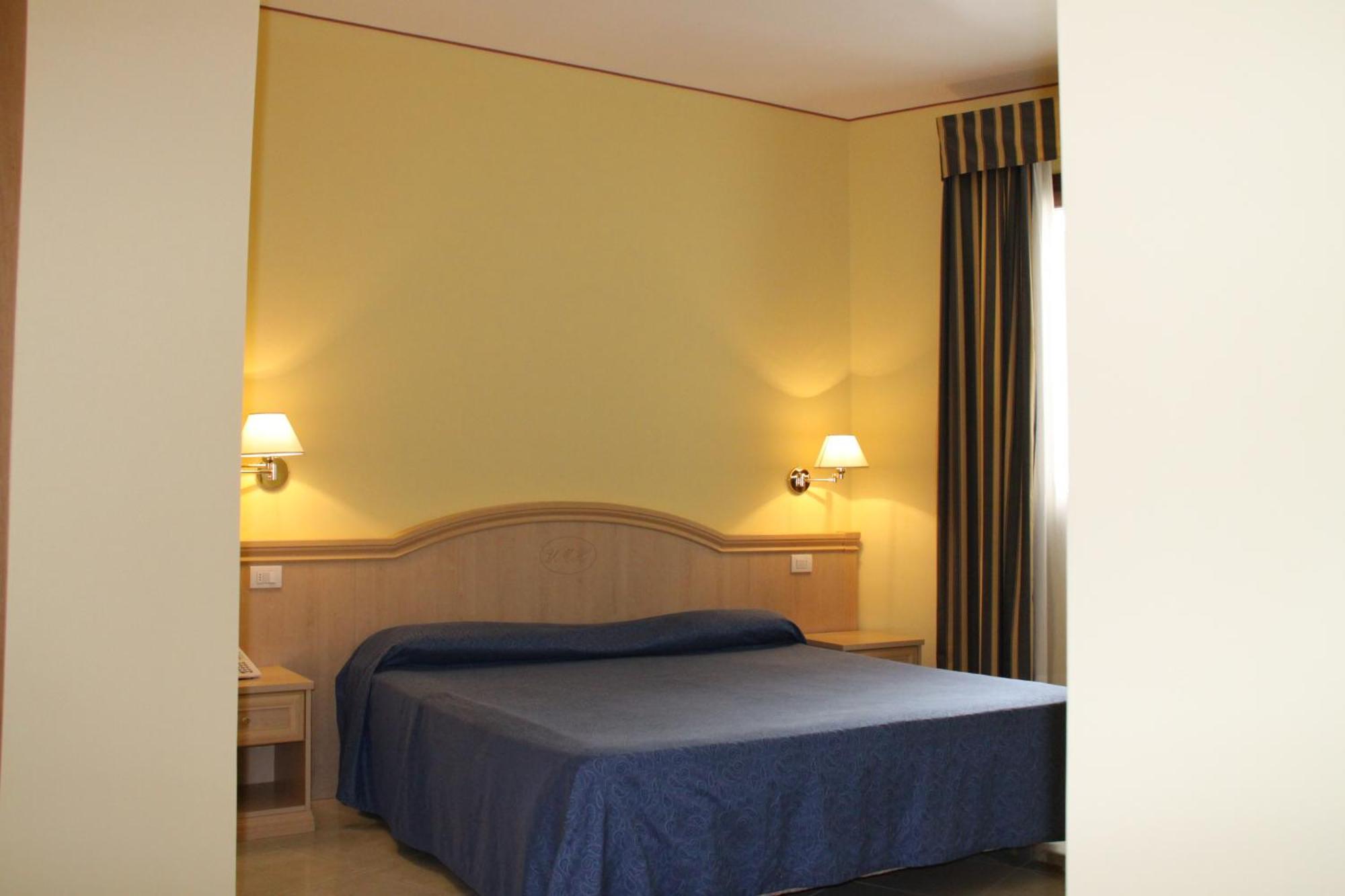 פנטלריה Yacht Marina Hotel מראה חיצוני תמונה